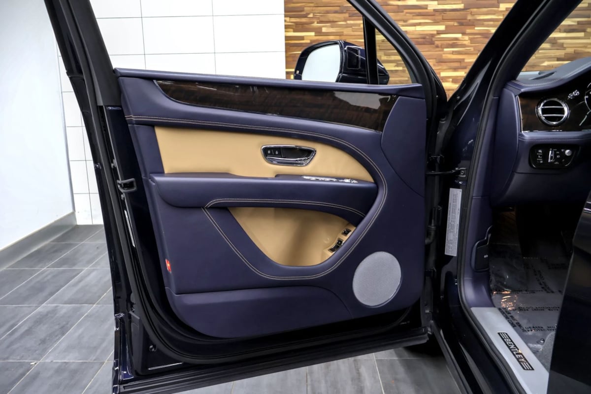 Bentley Bentayga photo 37