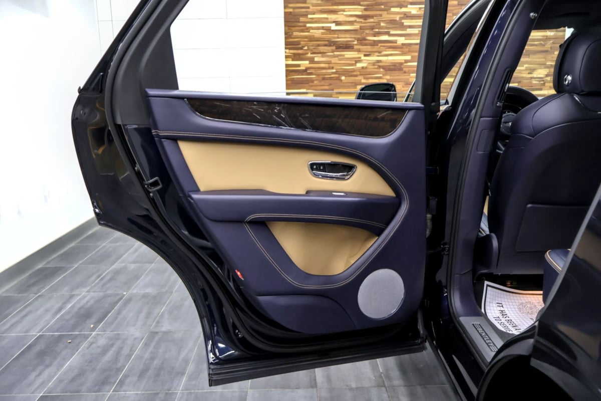 Bentley Bentayga photo 38