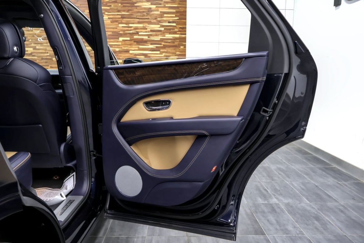 Bentley Bentayga photo 40