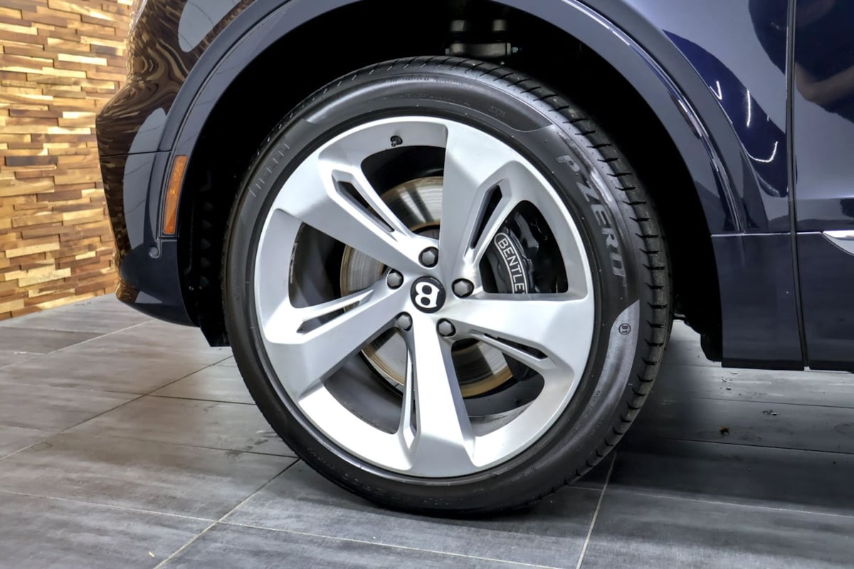 Bentley Bentayga photo 43