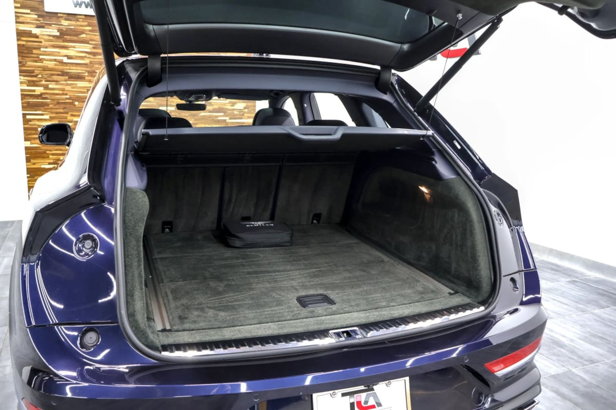 Bentley Bentayga photo 46