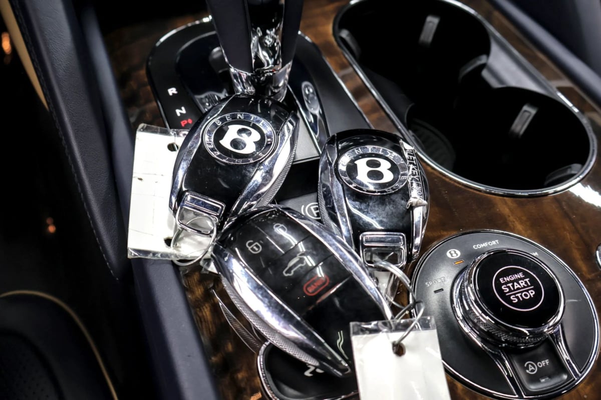 Bentley Bentayga photo 49