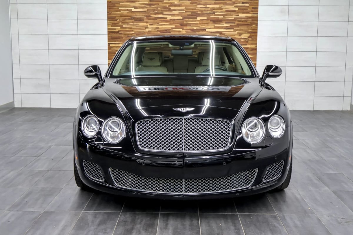 Bentley Flying Spur photo 3