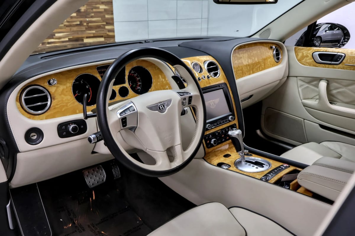Bentley Flying Spur photo 10