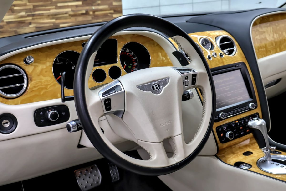Bentley Flying Spur photo 13