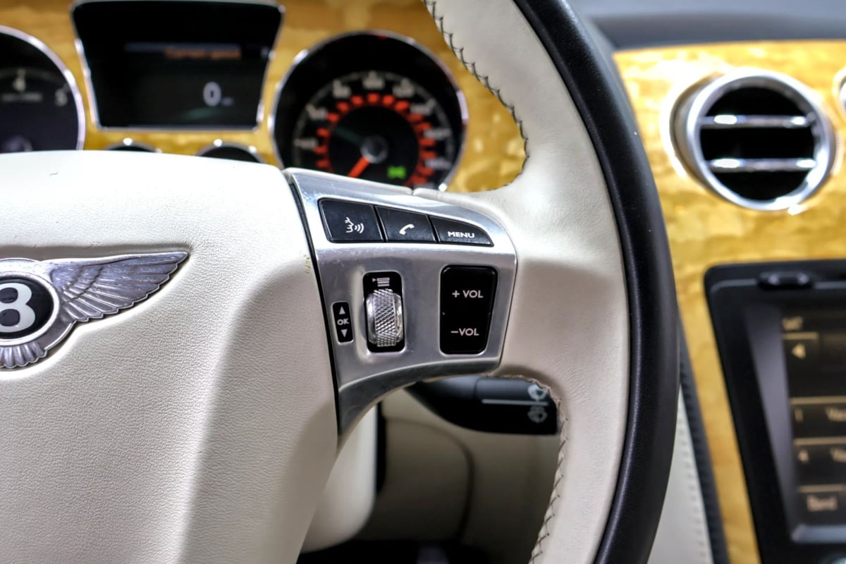 Bentley Flying Spur photo 15