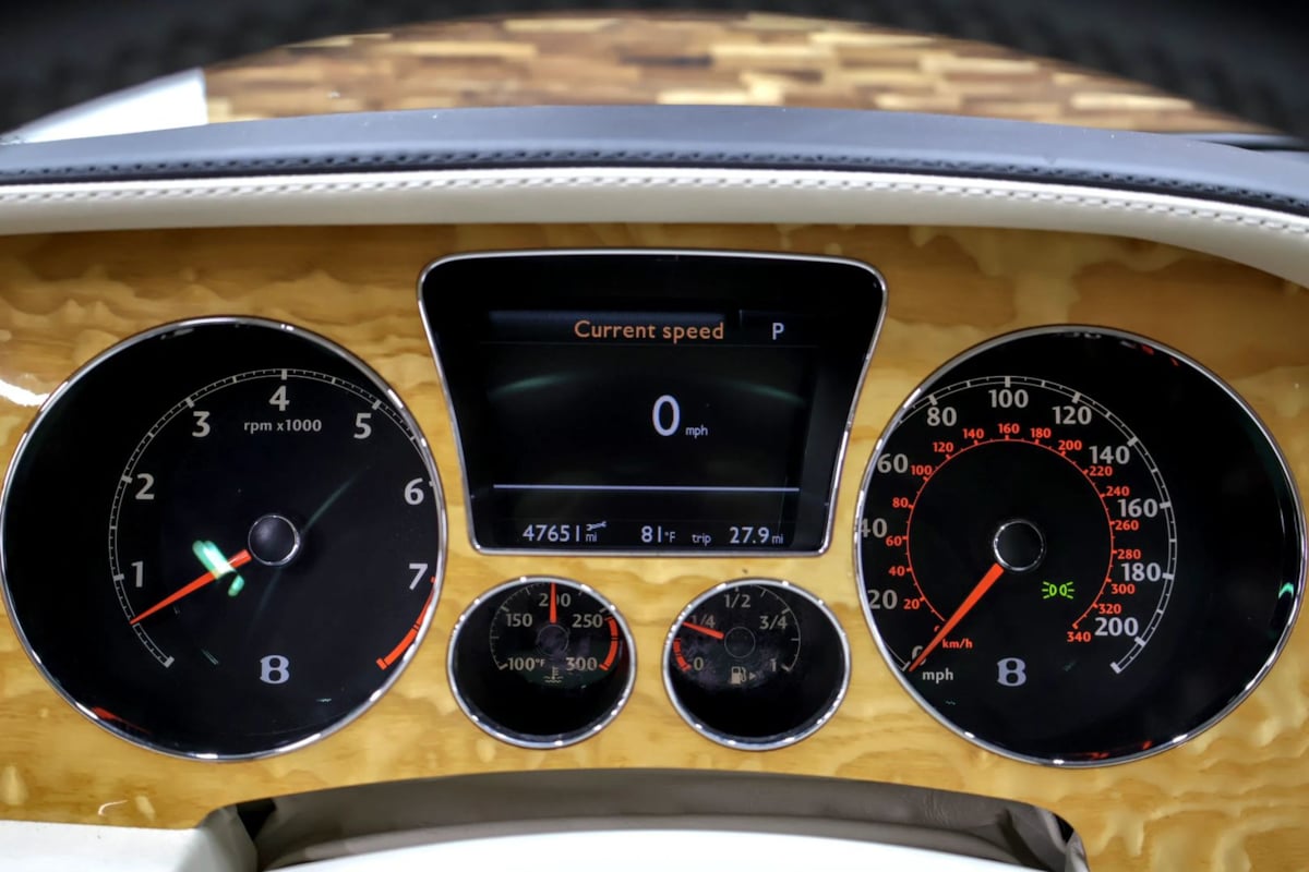 Bentley Flying Spur photo 16