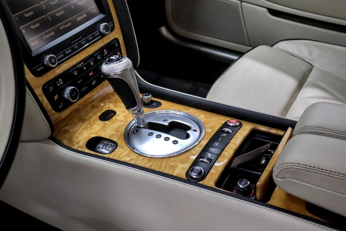 Bentley Flying Spur photo 17