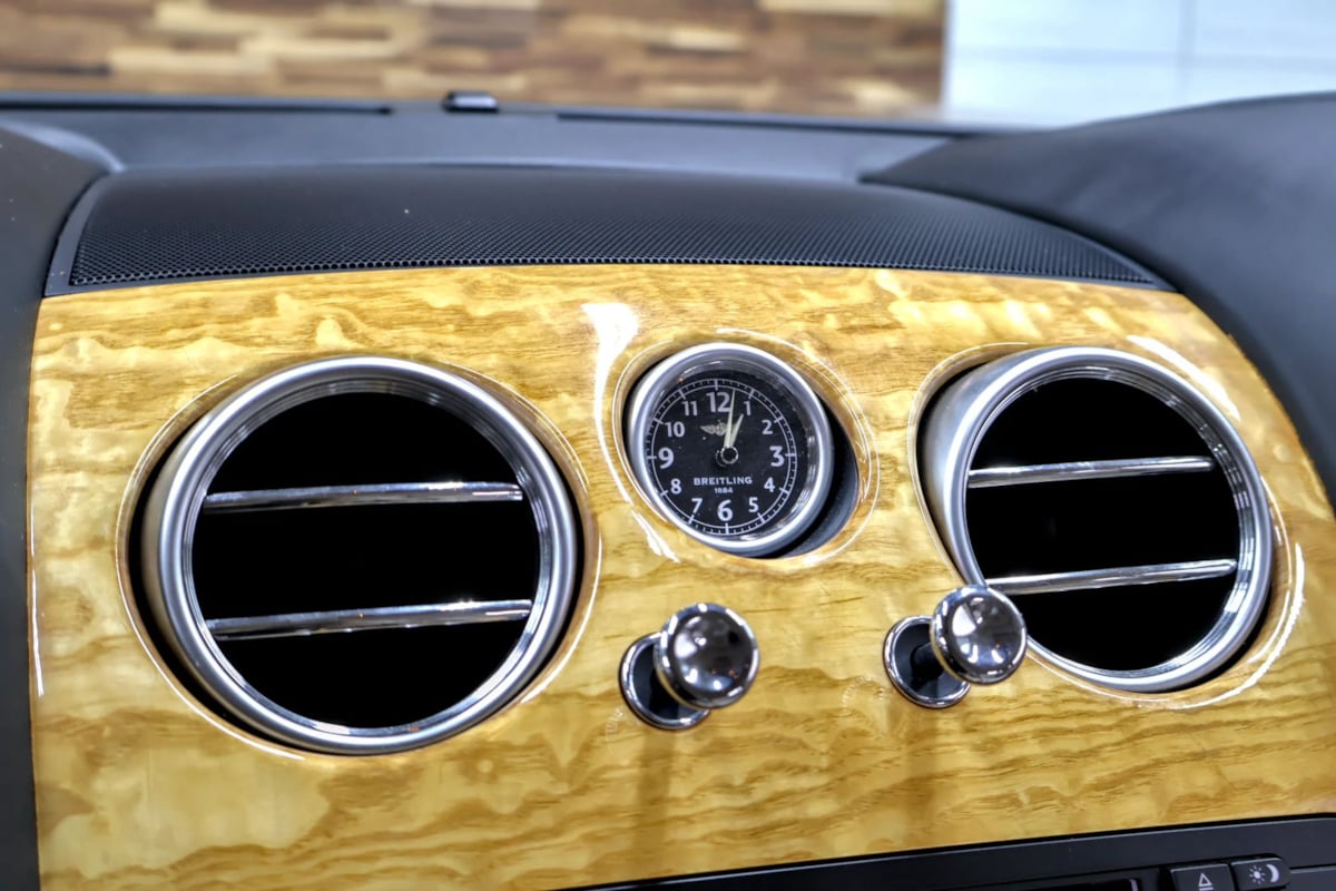 Bentley Flying Spur photo 24
