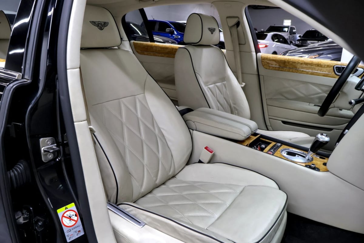 Bentley Flying Spur photo 30