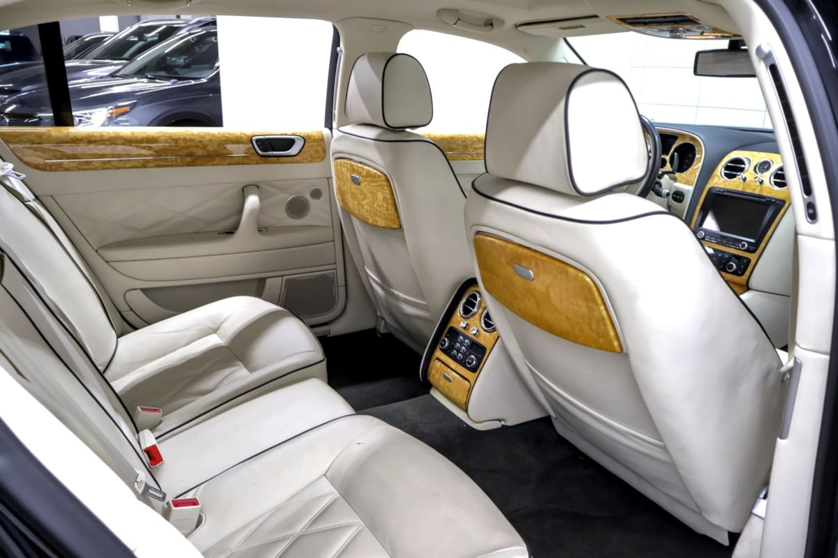 Bentley Flying Spur photo 32