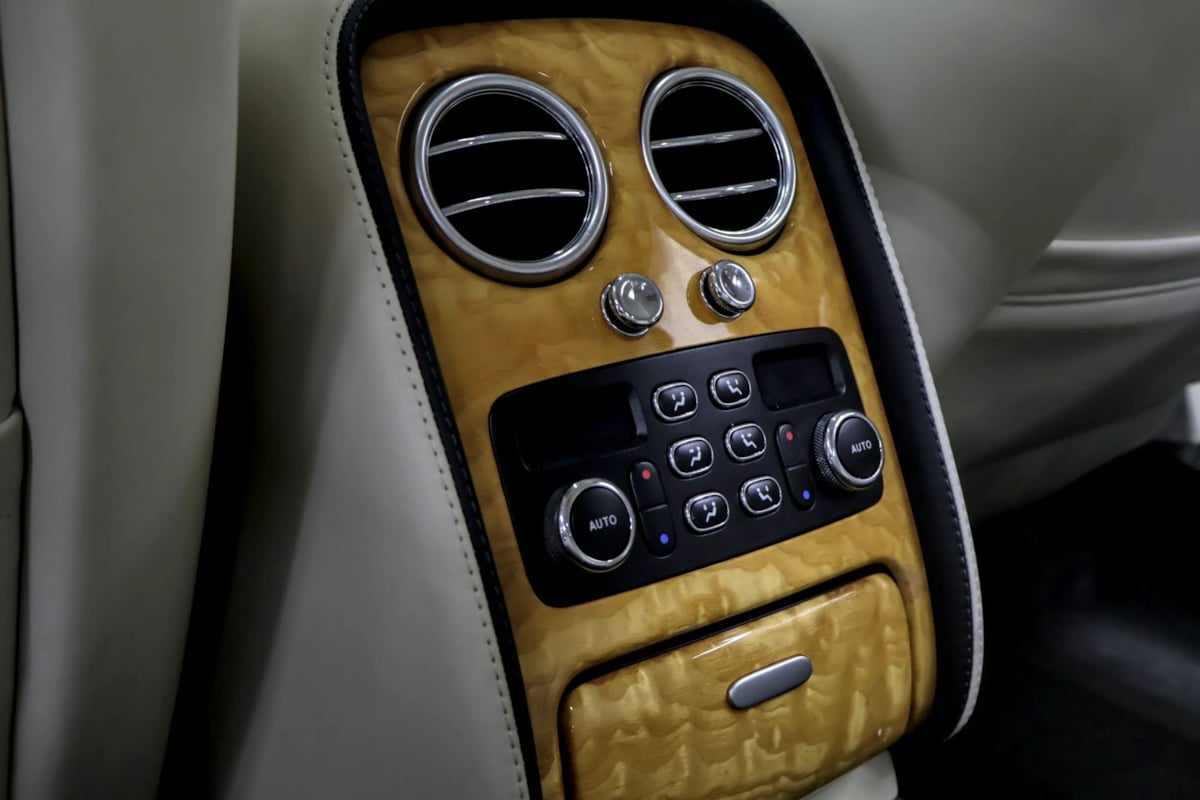 Bentley Flying Spur photo 35