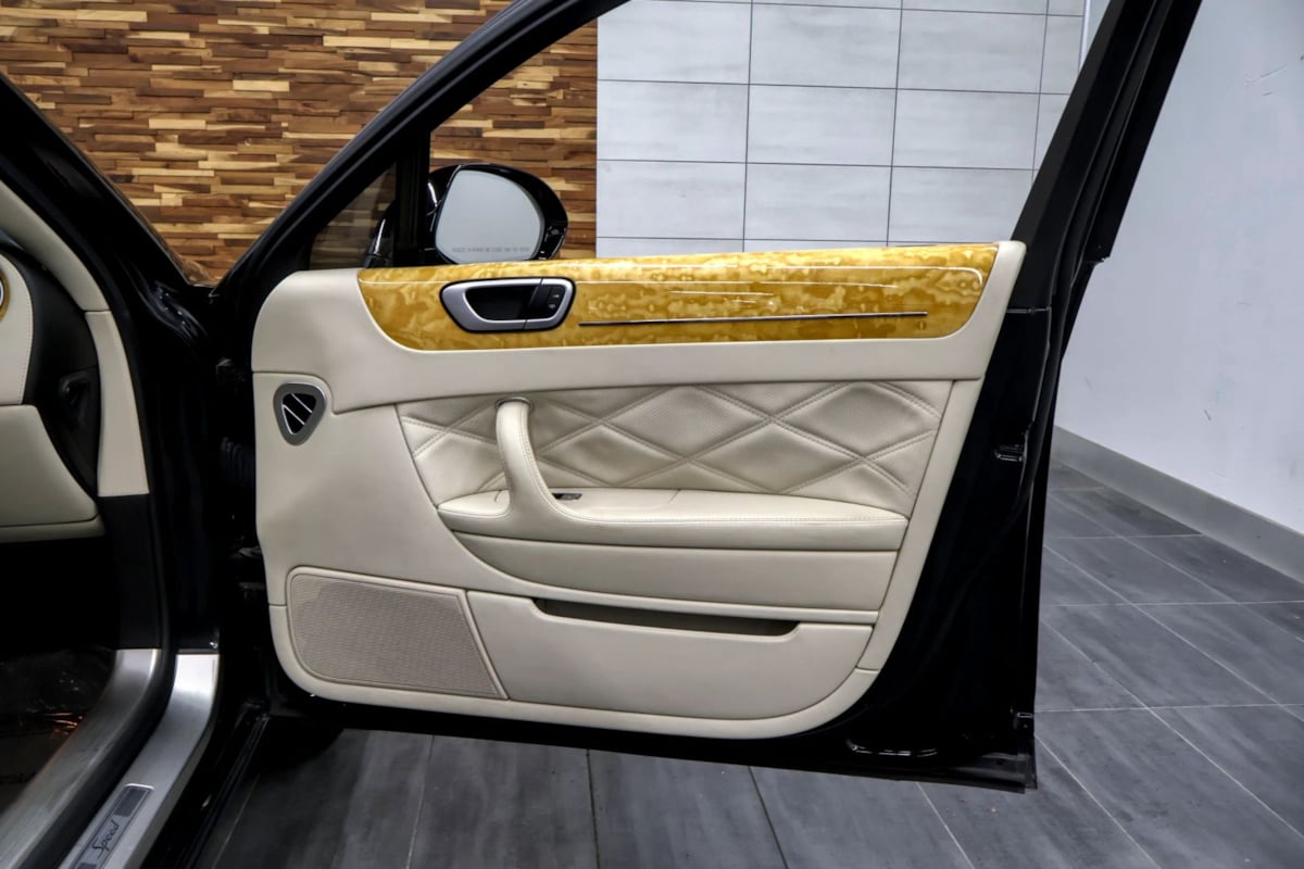 Bentley Flying Spur photo 40