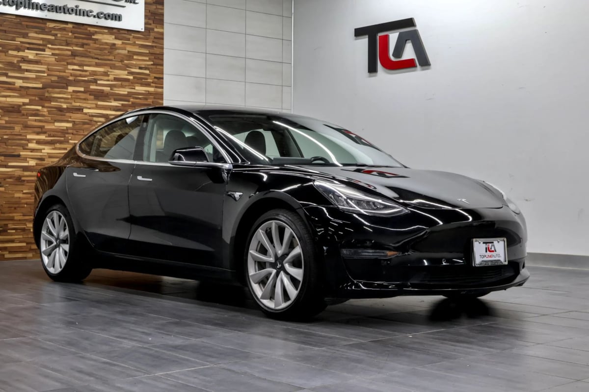 Tesla Model 3 photo 2