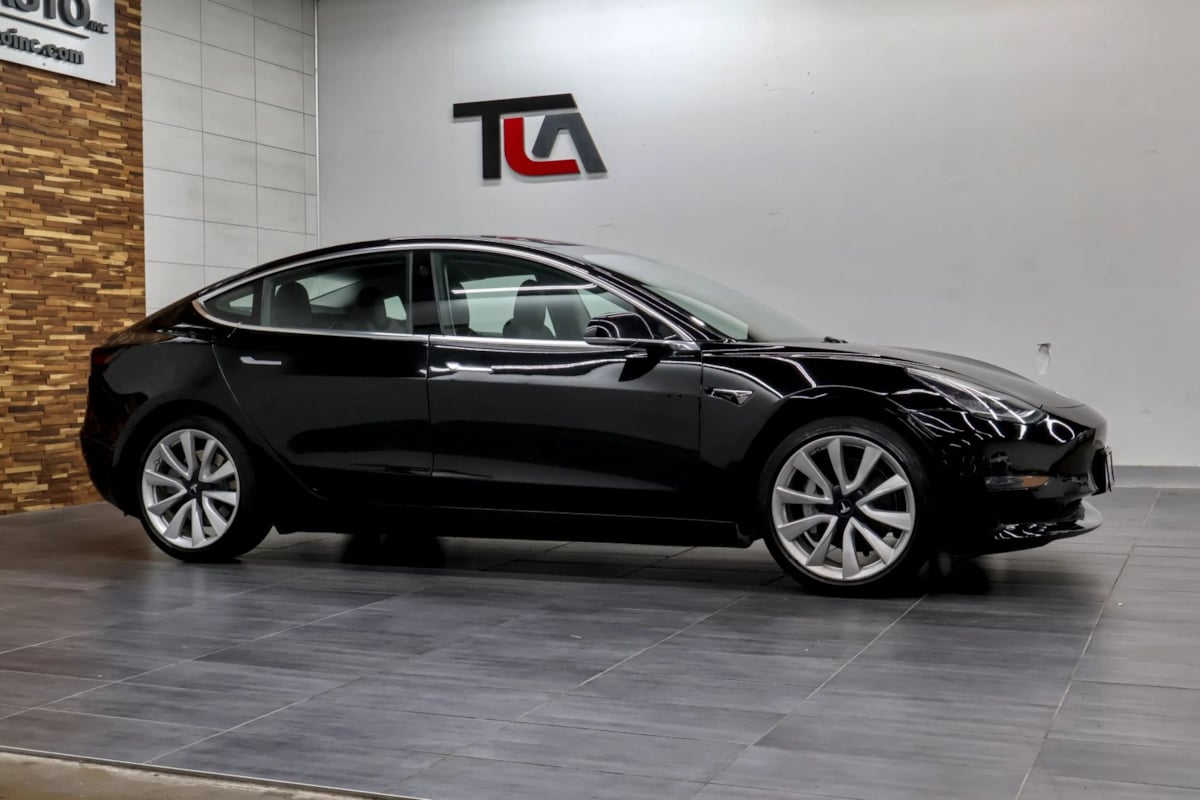 Tesla Model 3 photo 5
