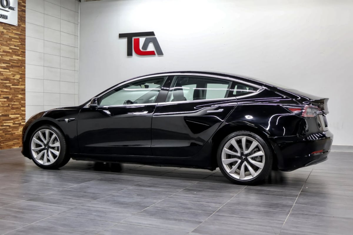 Tesla Model 3 photo 6
