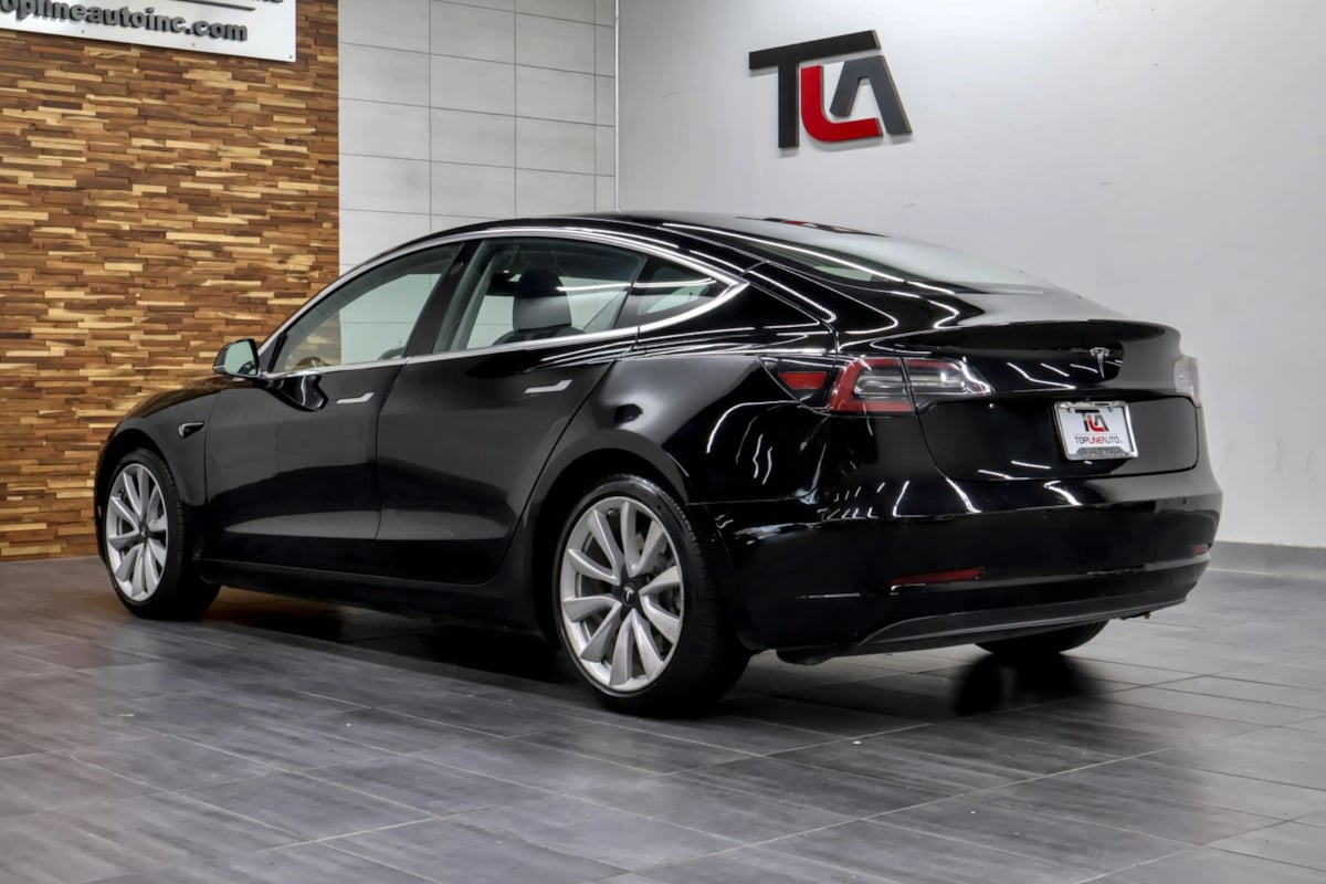 Tesla Model 3 photo 7