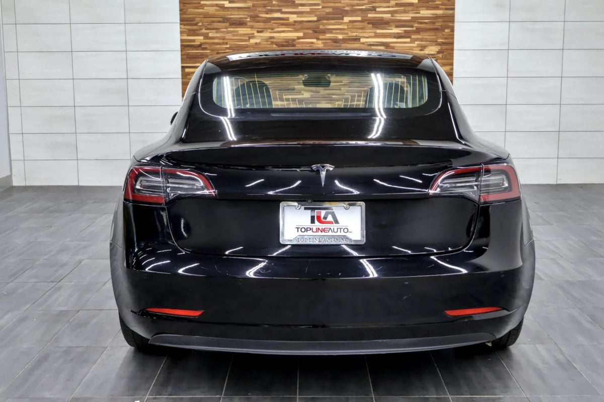Tesla Model 3 photo 8
