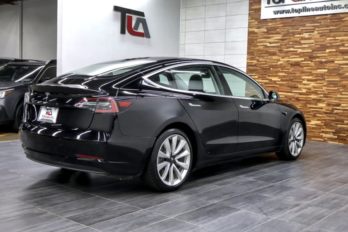 Tesla Model 3 photo 9
