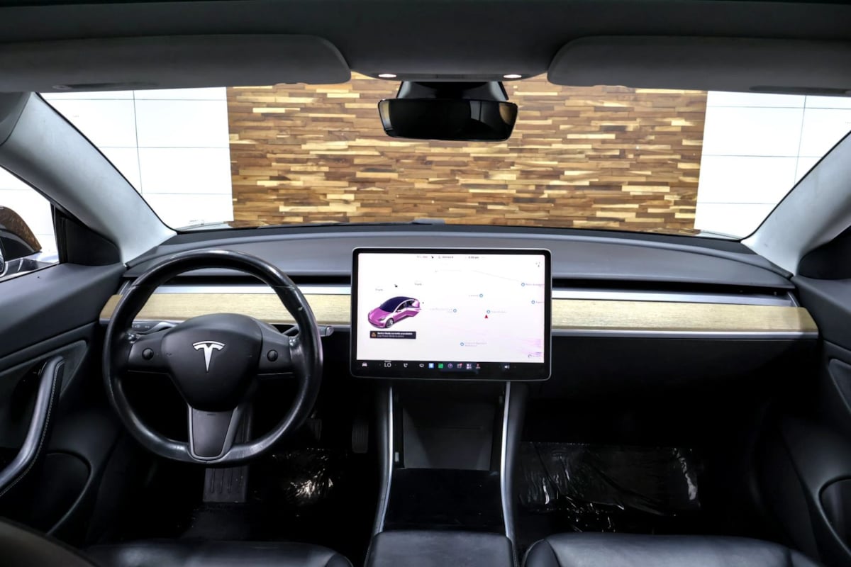 Tesla Model 3 photo 11