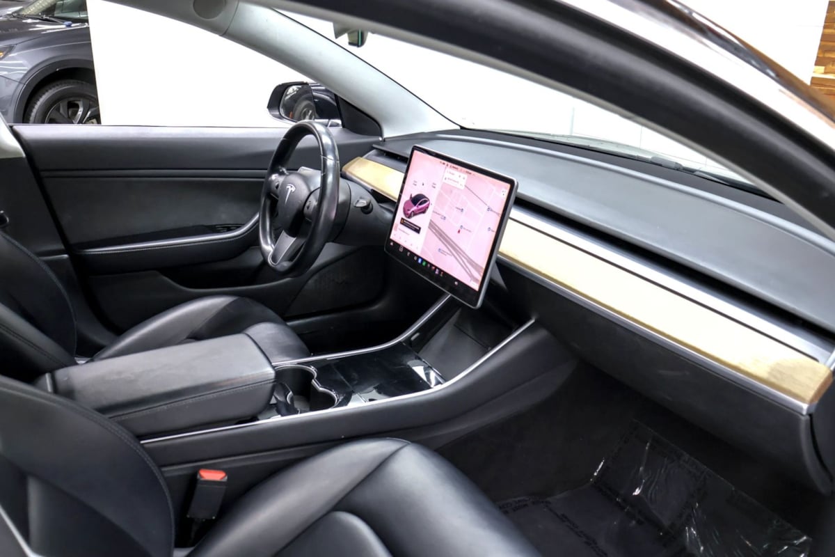 Tesla Model 3 photo 12