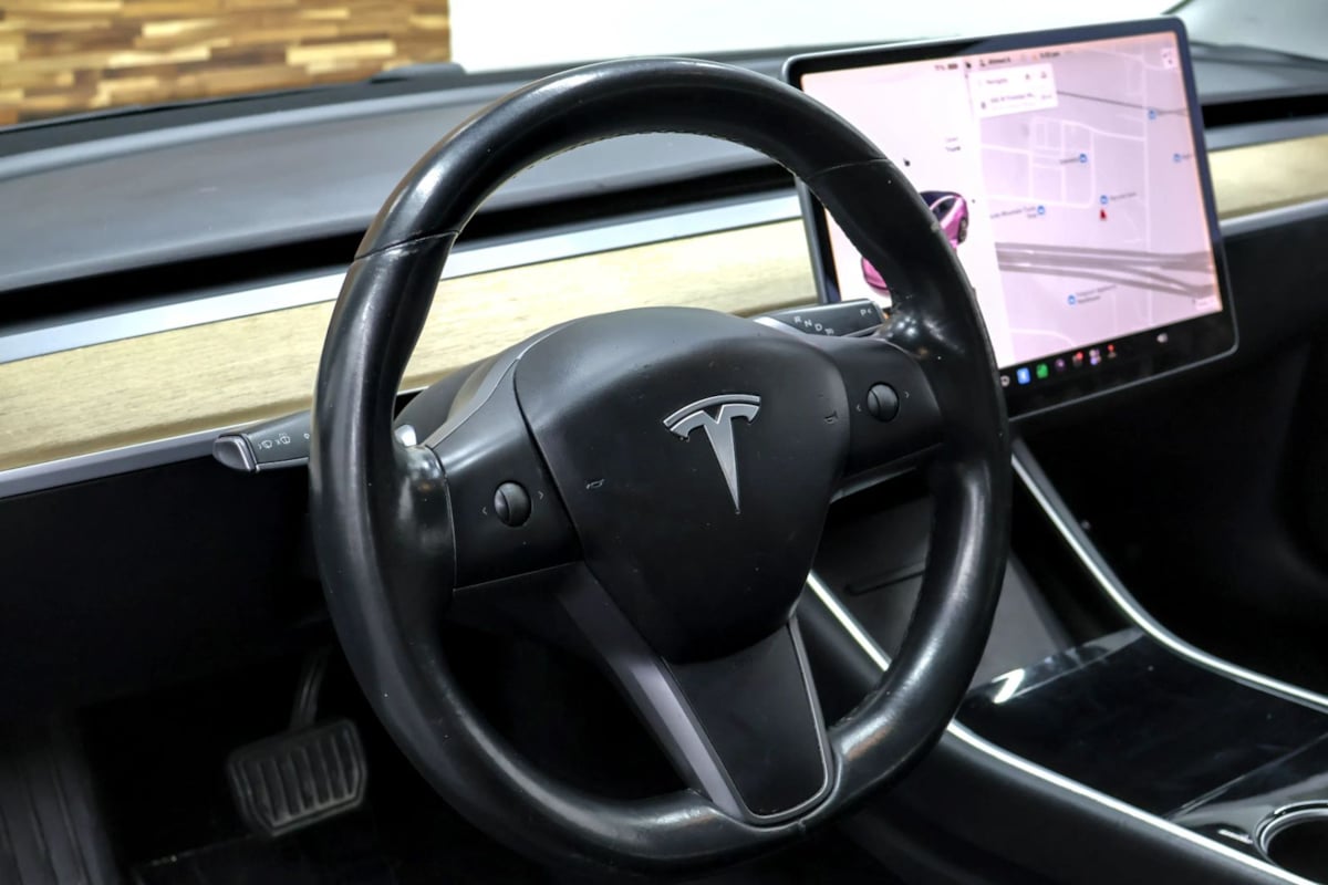 Tesla Model 3 photo 13