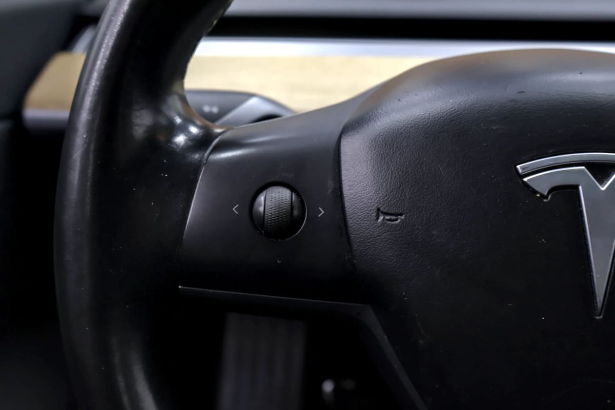 Tesla Model 3 photo 14