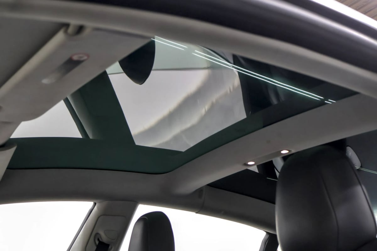 Tesla Model 3 photo 23