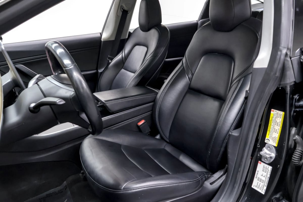 Tesla Model 3 photo 24