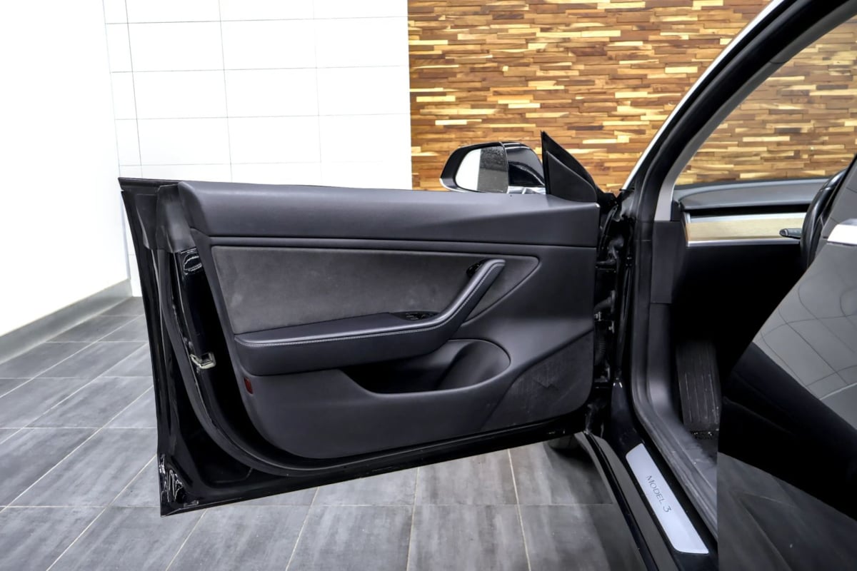 Tesla Model 3 photo 31