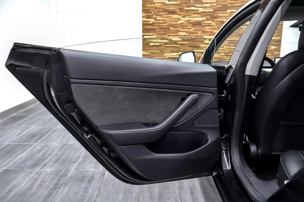 Tesla Model 3 photo 32