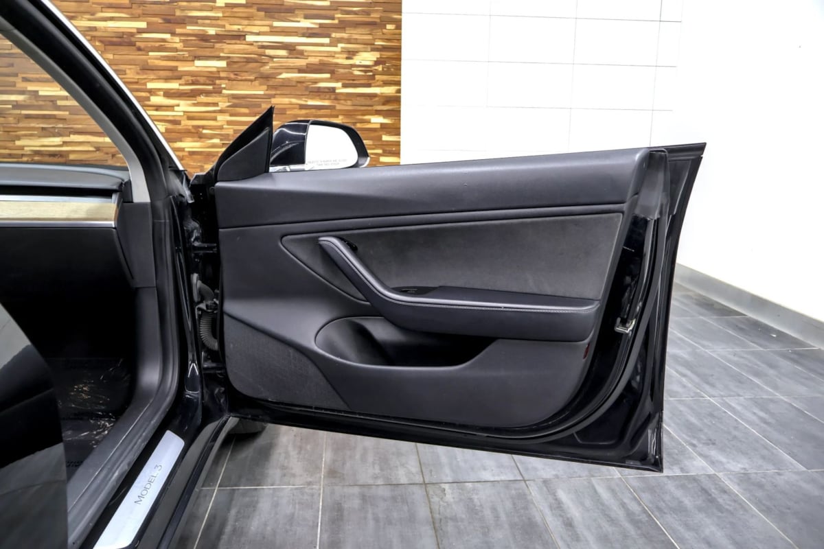 Tesla Model 3 photo 33
