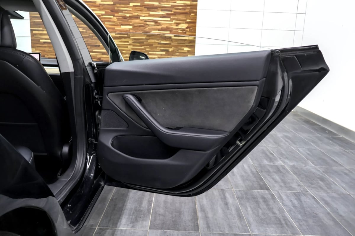 Tesla Model 3 photo 34