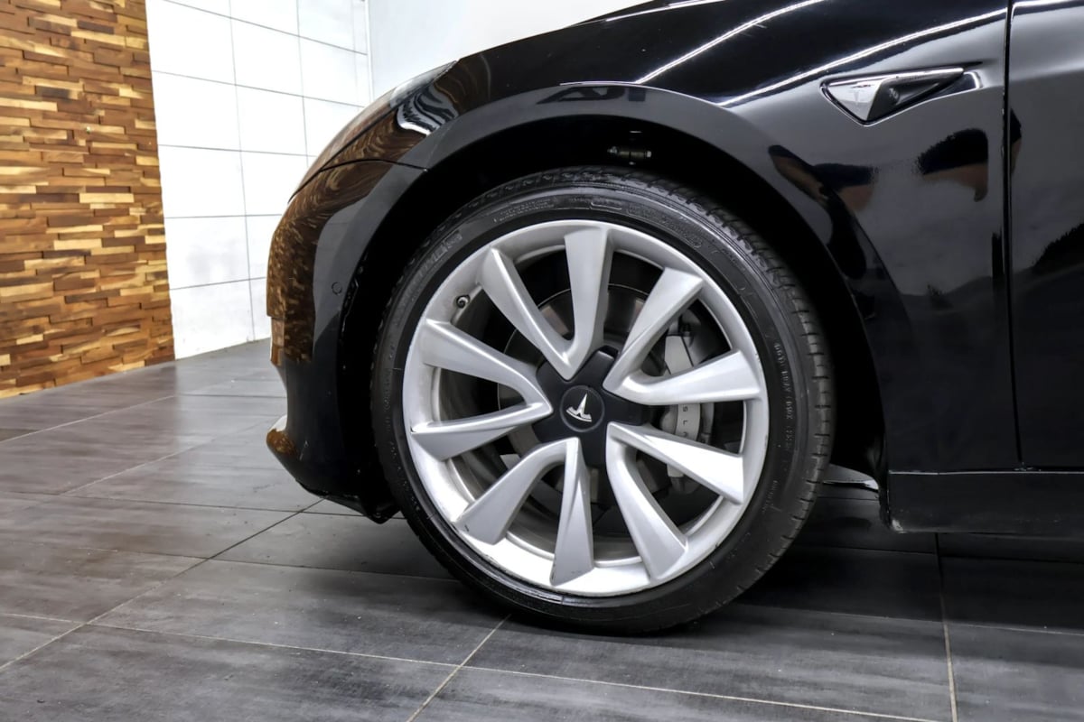 Tesla Model 3 photo 37