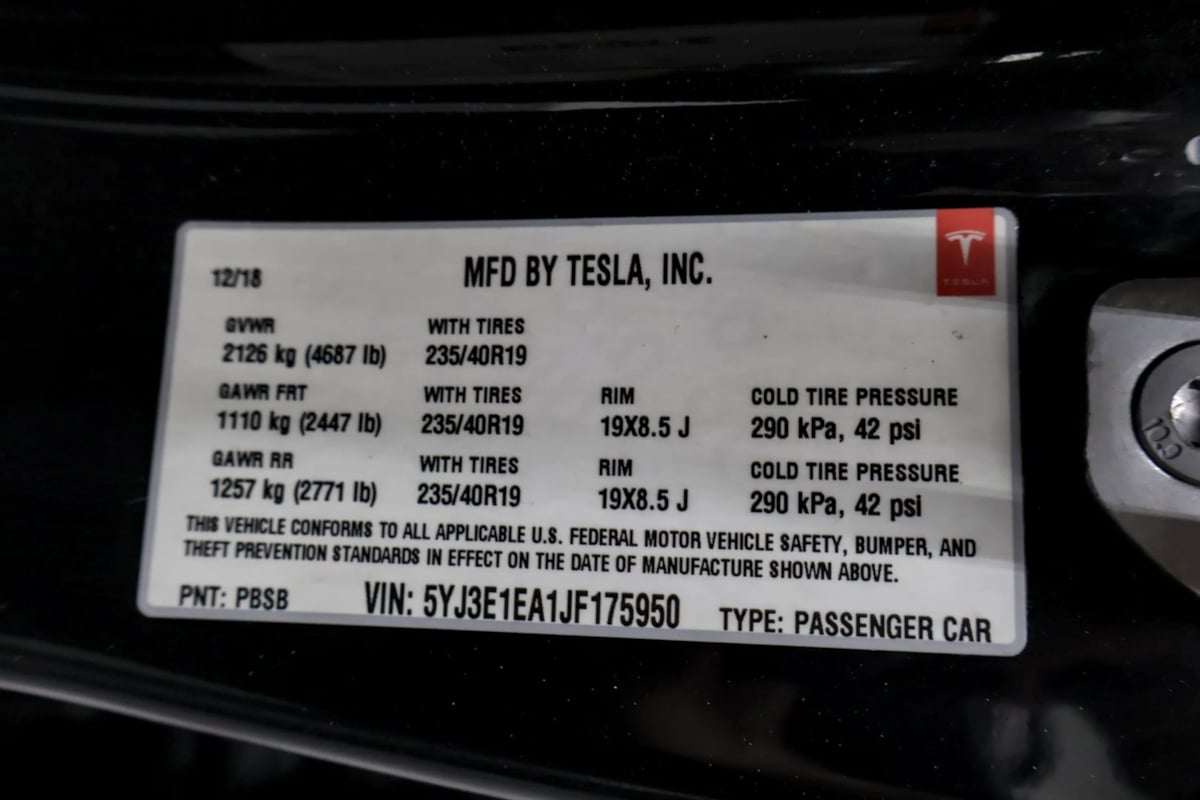 Tesla Model 3 photo 42