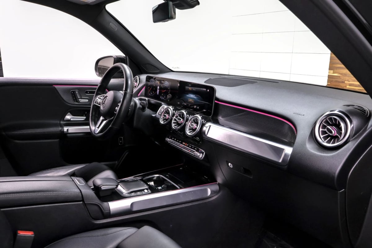 Mercedes-Benz GLB 250 photo 12
