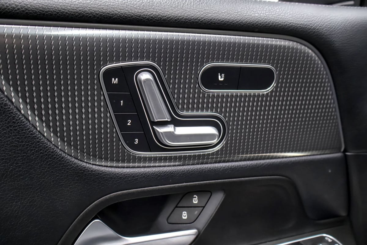 Mercedes-Benz GLB 250 photo 32
