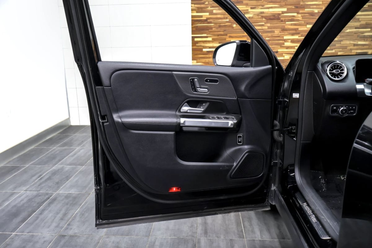 Mercedes-Benz GLB 250 photo 34