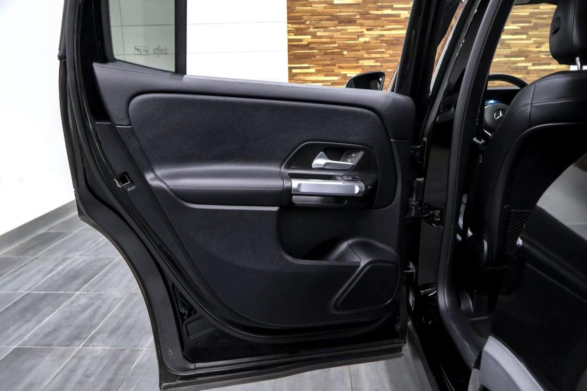 Mercedes-Benz GLB 250 photo 35