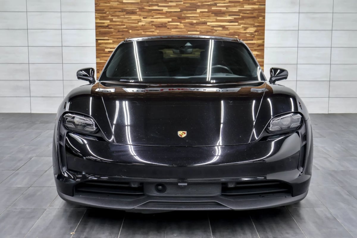 Porsche Taycan photo 3