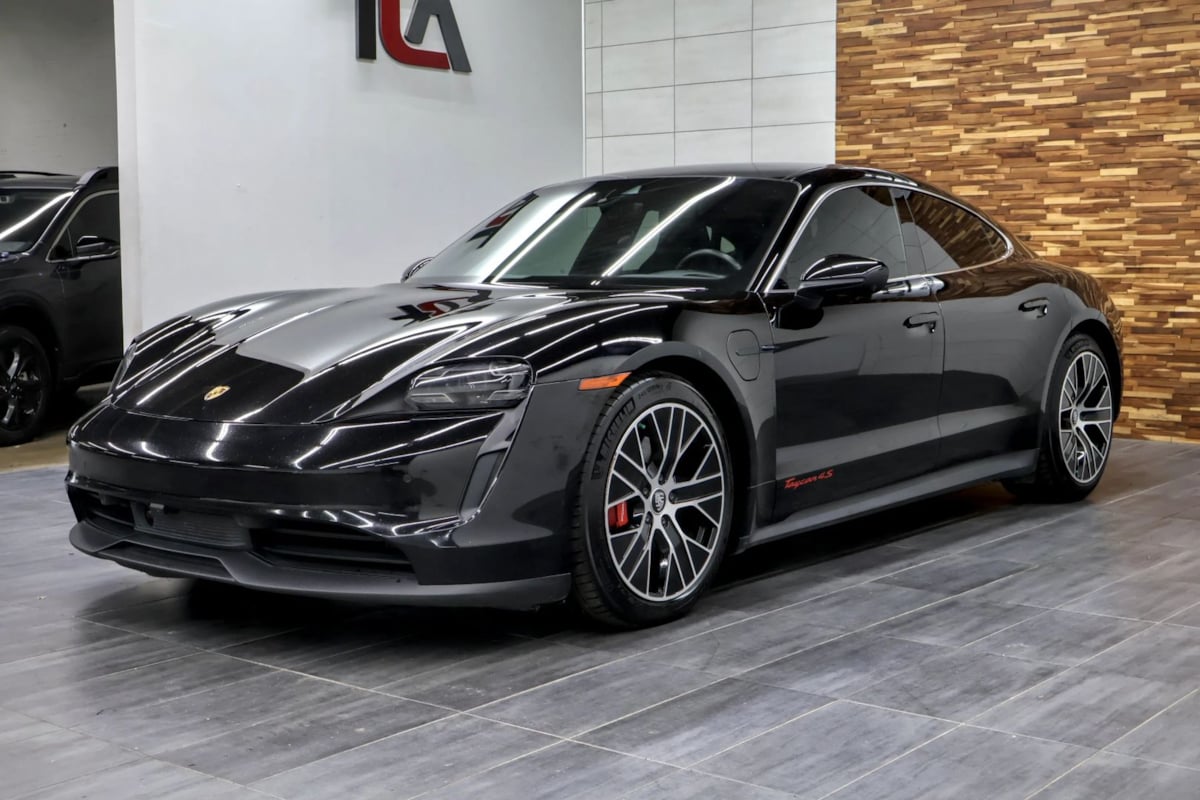Porsche Taycan photo 4