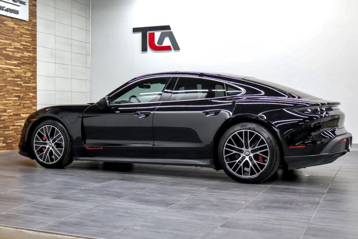 Porsche Taycan photo 6