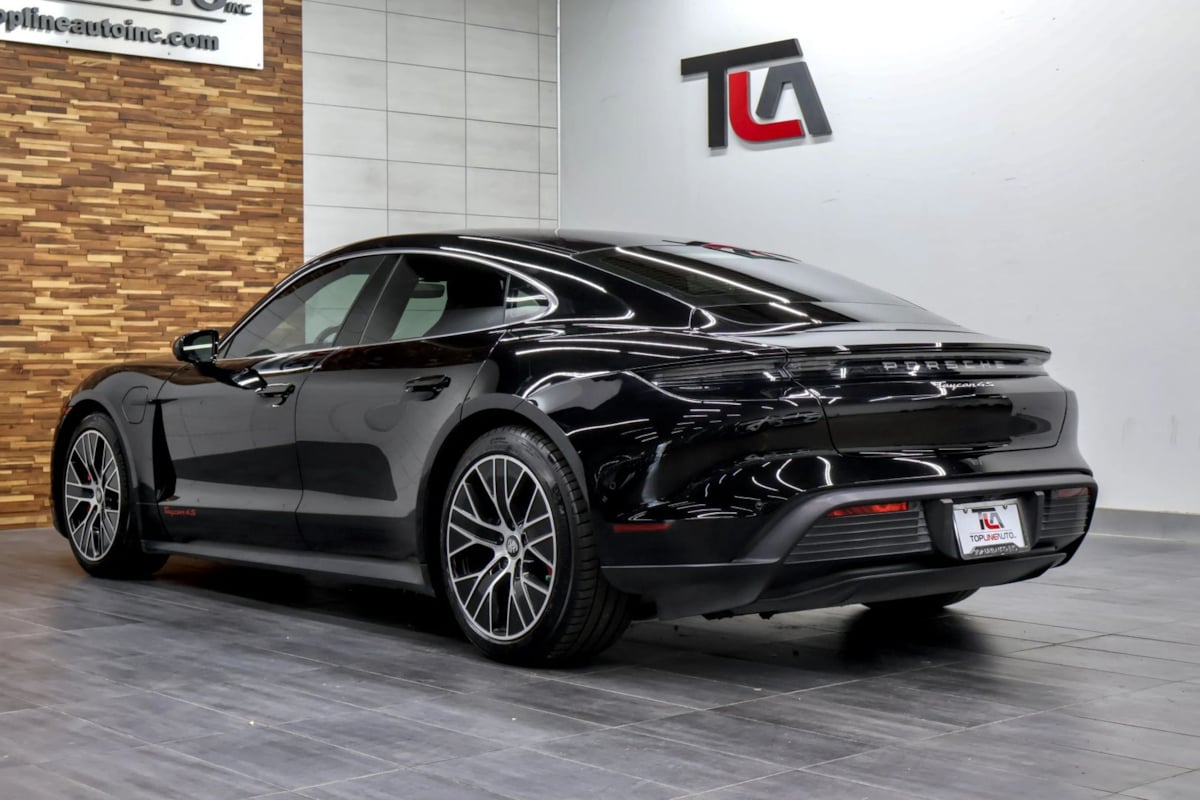 Porsche Taycan photo 7