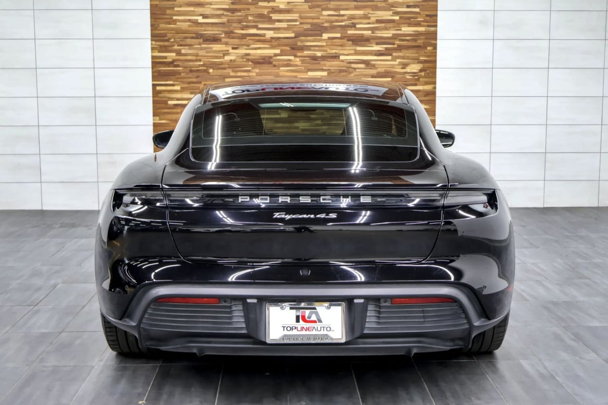 Porsche Taycan photo 8