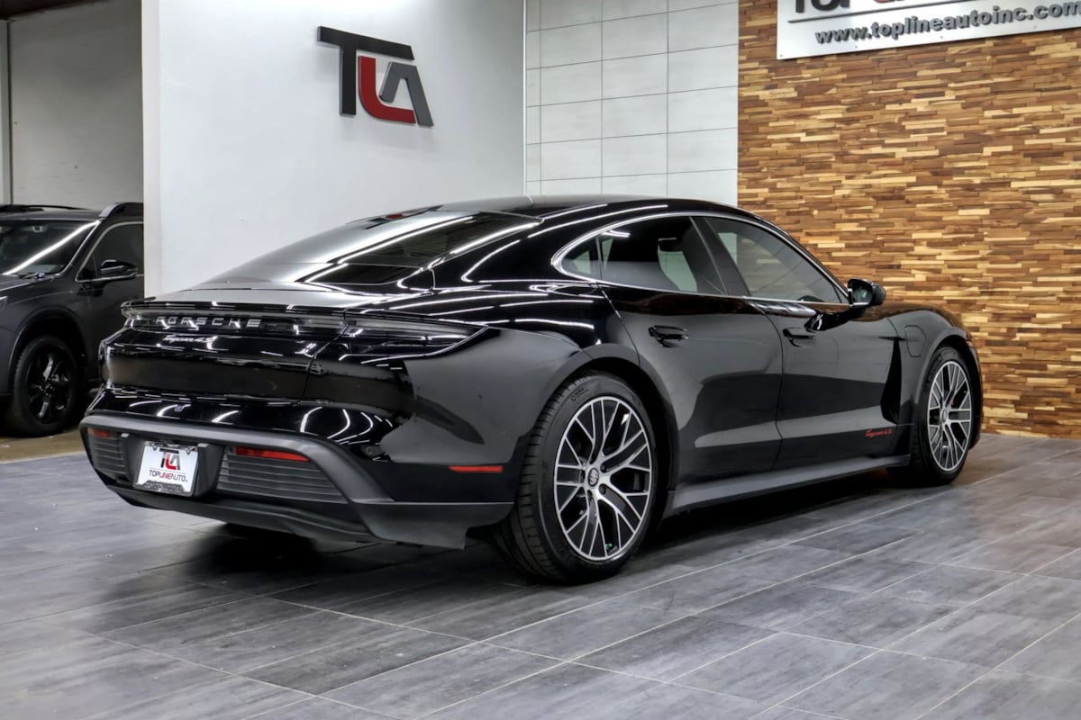 Porsche Taycan photo 9