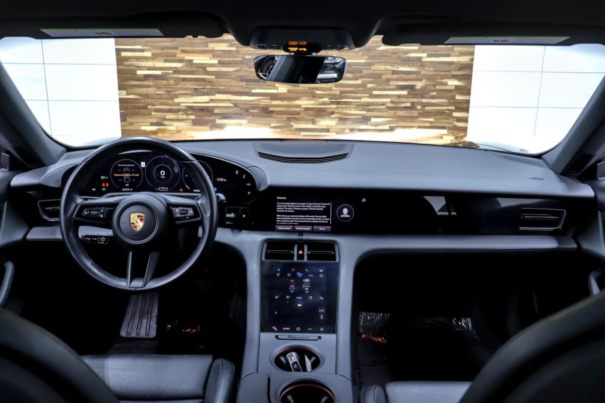Porsche Taycan photo 11