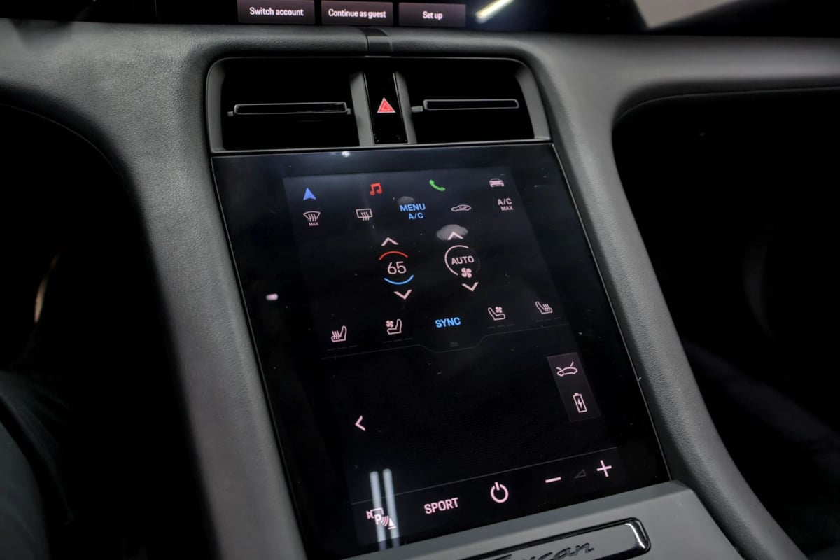 Porsche Taycan photo 18