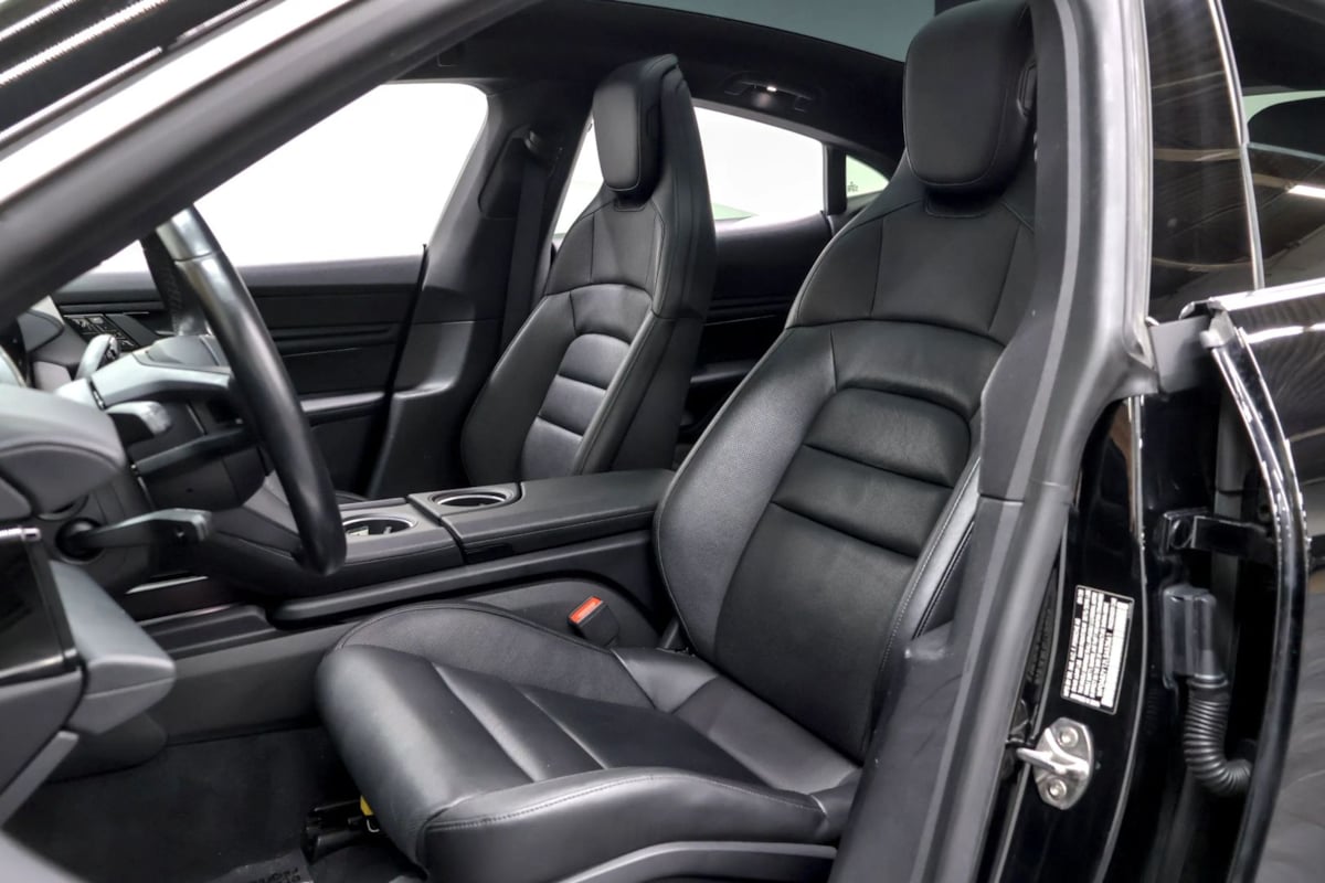 Porsche Taycan photo 28