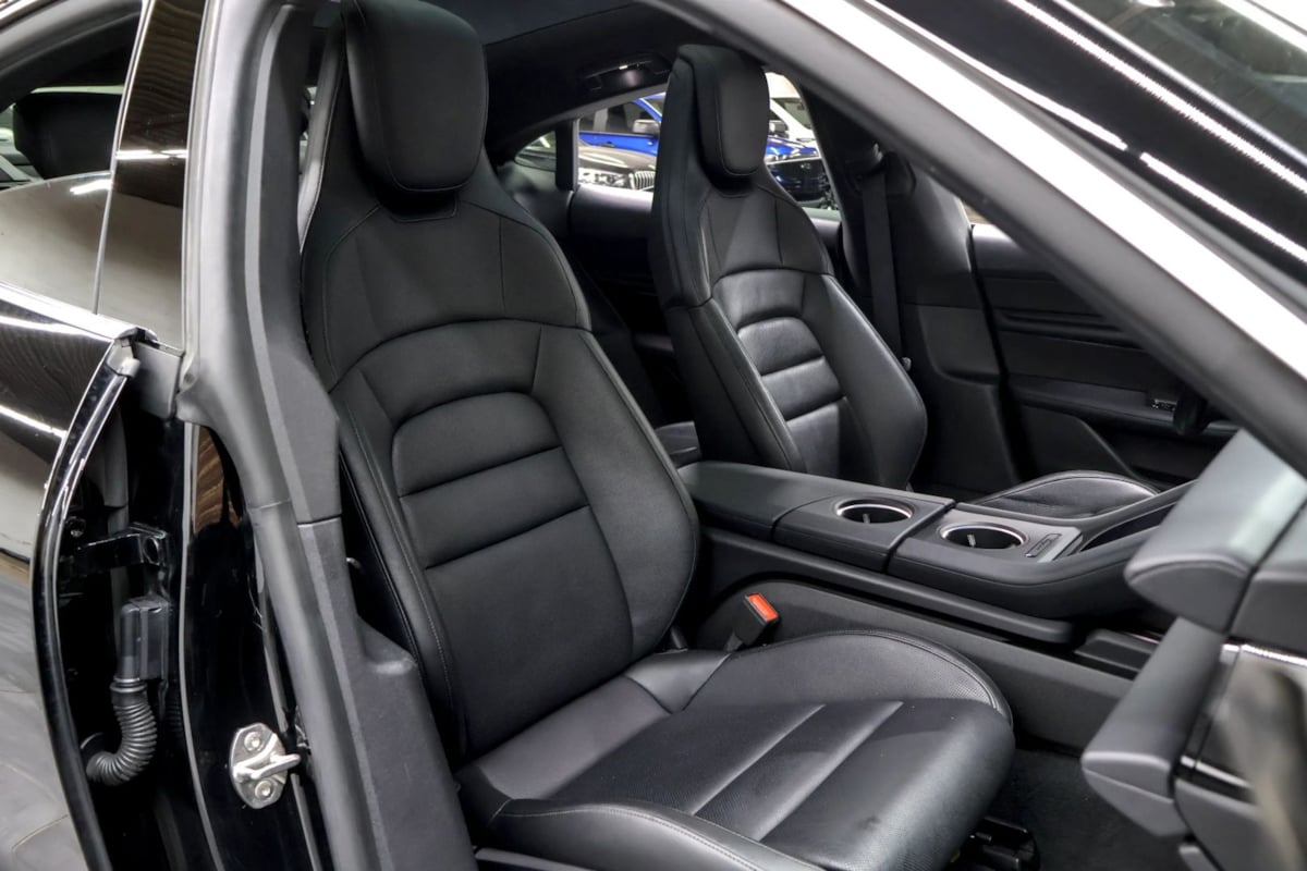 Porsche Taycan photo 29