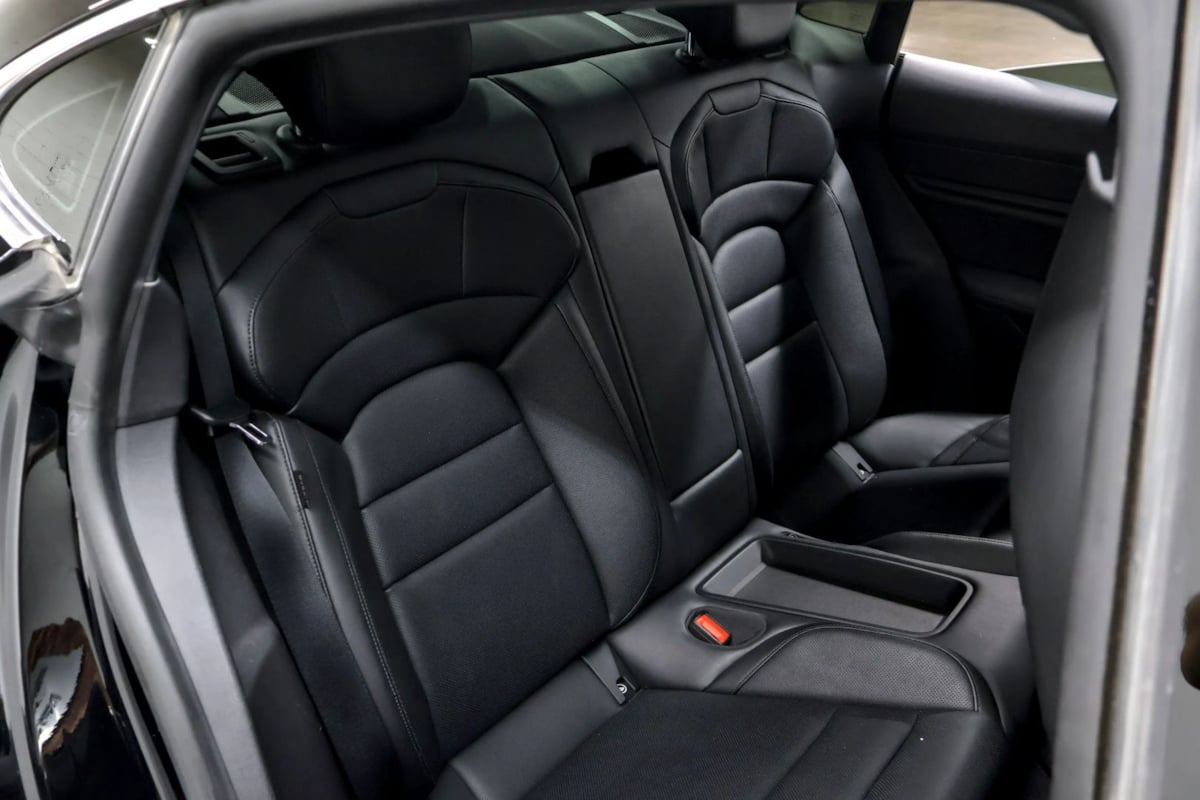 Porsche Taycan photo 30